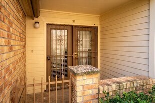 2425 Holly Hall St, Unit 31 in Houston, TX - Building Photo