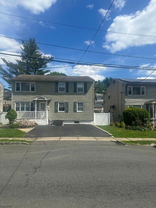 303 Perry Ave in Union, NJ - Building Photo