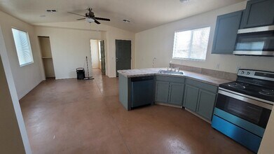 1490 Tonto Dr in Bullhead City, AZ - Building Photo - Building Photo