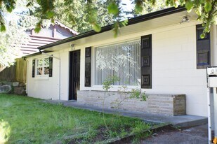 15528 Stone Ave N in Shoreline, WA - Building Photo