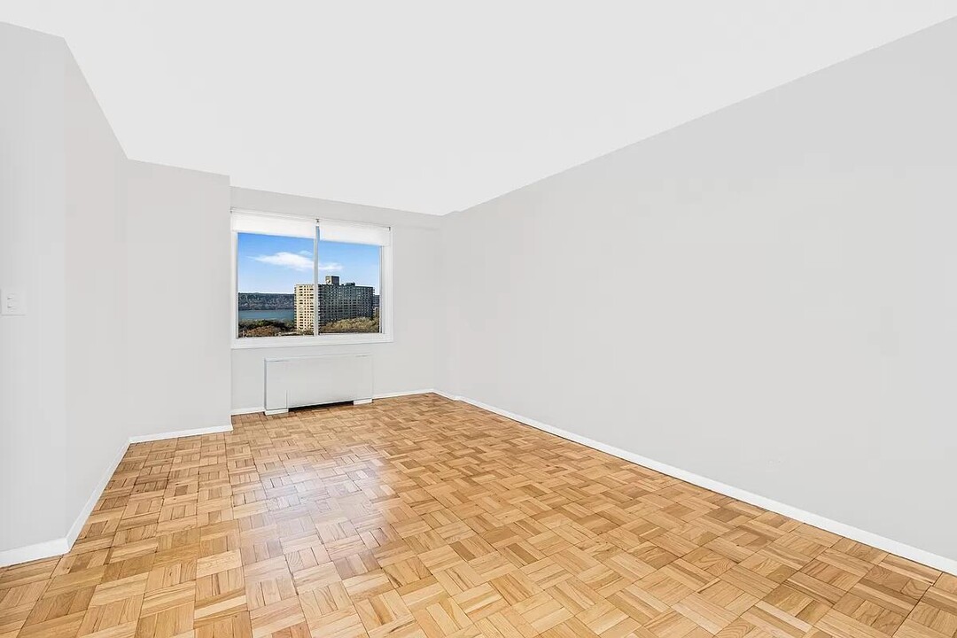 3333 Henry Hudson Pkwy in Bronx, NY - Building Photo