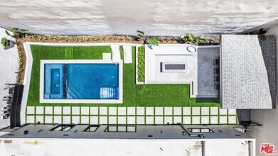 1846 N Franklin Canyon Dr in Beverly Hills, CA - Foto de edificio - Building Photo