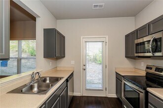 6350 Rockaway Rd in Atlanta, GA - Building Photo - Building Photo