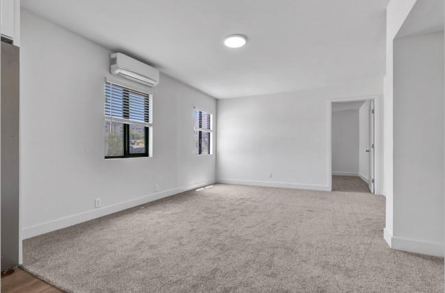 2627 San Marino St in Los Angeles, CA - Building Photo - Building Photo