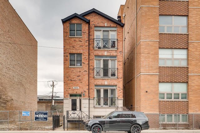 1613 W Grand Ave, Unit 1 in Chicago, IL - Building Photo