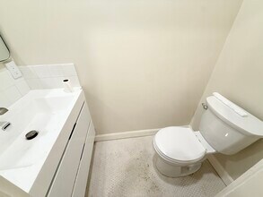 1726 Beacon St, Unit 1 in Brookline, MA - Foto de edificio - Building Photo