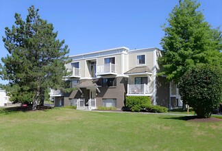 Sugar Hill Apartments in Brunswick, NY - Building Photo - Building Photo