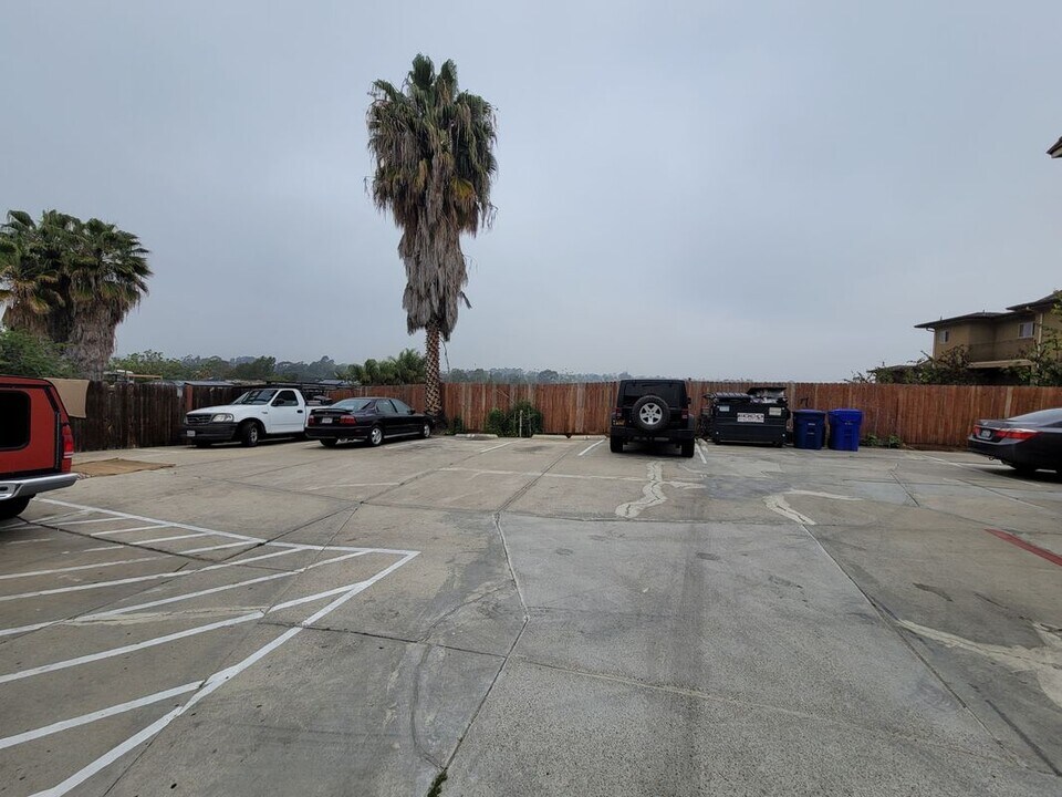 4758 Imperial Ave in San Diego, CA - Foto de edificio