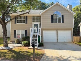 2690 Rambling Way in Lithonia, GA - Building Photo