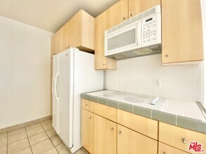 919 N Alfred St-Unit -104 in West Hollywood, CA - Building Photo - Building Photo