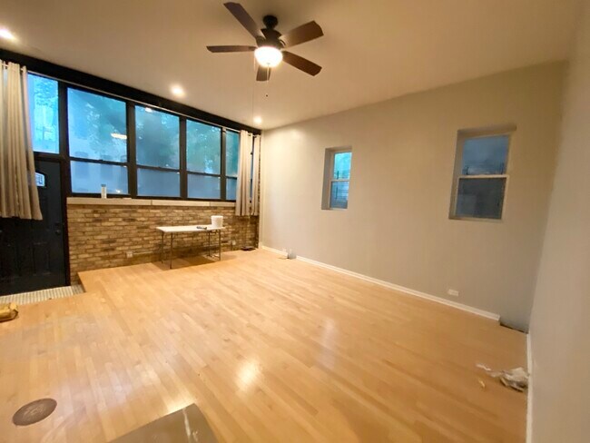 1350 N Wolcott Ave-Unit -1S in Chicago, IL - Foto de edificio - Building Photo