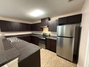 2521 La Parra Ln in Laredo, TX - Building Photo - Building Photo