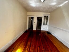 63 Sycamore St, Unit 1 in Somerville, MA - Building Photo - Building Photo