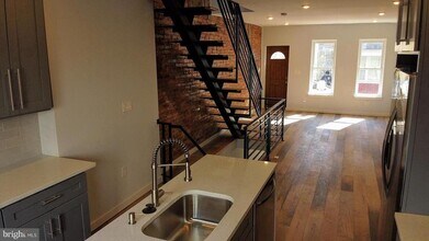 2309 Cross St in Philadelphia, PA - Building Photo - Building Photo
