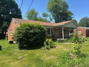 5702 Locust Way in Louisville, KY - Building Photo - Building Photo