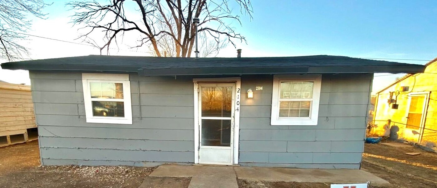 2104 Upland Ave in Lubbock, TX - Building Photo