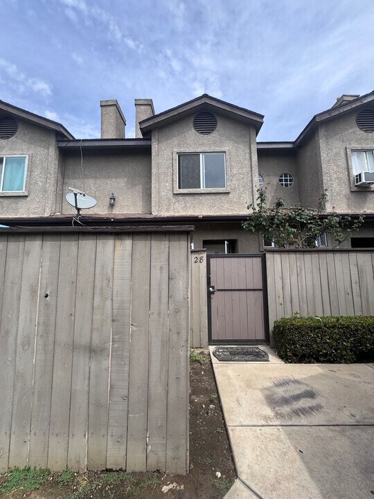 5920 Middleton St in Huntington Park, CA - Building Photo