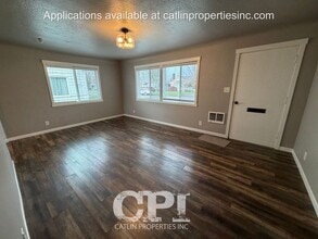 2925 Field St in Longview, WA - Building Photo - Building Photo