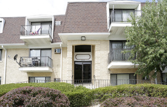 Carriage Creek Apartments in Richton Park, IL - Foto de edificio - Building Photo