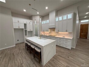 26 Grayson Ave in McAllen, TX - Building Photo - Building Photo