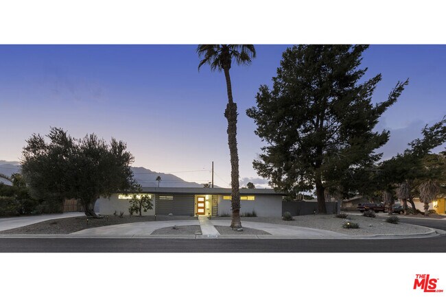 2393 N San Clemente Rd in Palm Springs, CA - Building Photo - Building Photo