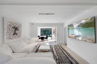 900 W 47th Ct in Miami Beach, FL - Foto de edificio - Building Photo