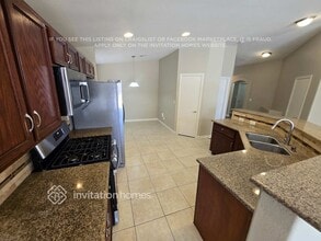 4921 Sapphire Light St in North Las Vegas, NV - Foto de edificio - Building Photo