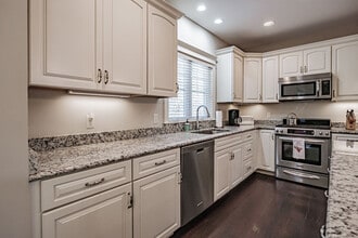8 Colonel Dow Dr in Scarborough, ME - Building Photo - Building Photo