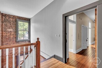 20 W Oglethorpe Ave in Savannah, GA - Building Photo - Building Photo