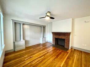 17 Elton Rd in Milton, MA - Foto de edificio - Building Photo