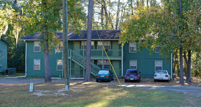 Whispering Pines Apartments in Chattahoochee, FL - Building Photo - Building Photo