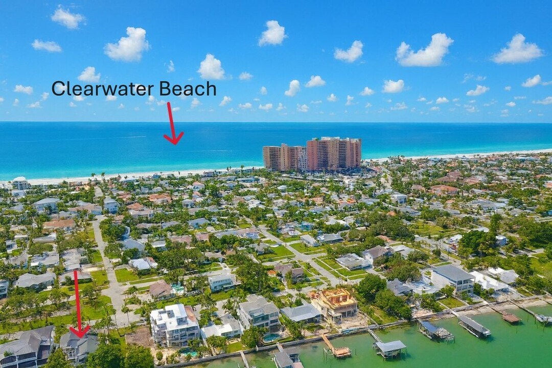 819 Bay Esplanade in Clearwater, FL - Building Photo