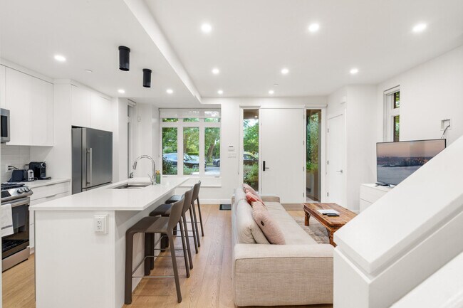 2727 W 14th Ave in Vancouver, BC - Building Photo - Building Photo