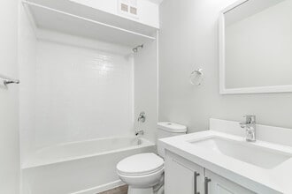 45 Charlton Ave W in Hamilton, ON - Building Photo - Building Photo