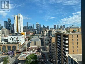 60-2060 Shuter St in Toronto, ON - Building Photo - Building Photo