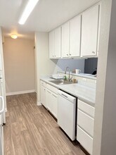 16920 SE Powell Blvd in Portland, OR - Building Photo - Building Photo