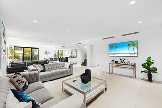 2572 NE 182nd Terrace in North Miami Beach, FL - Building Photo - Building Photo