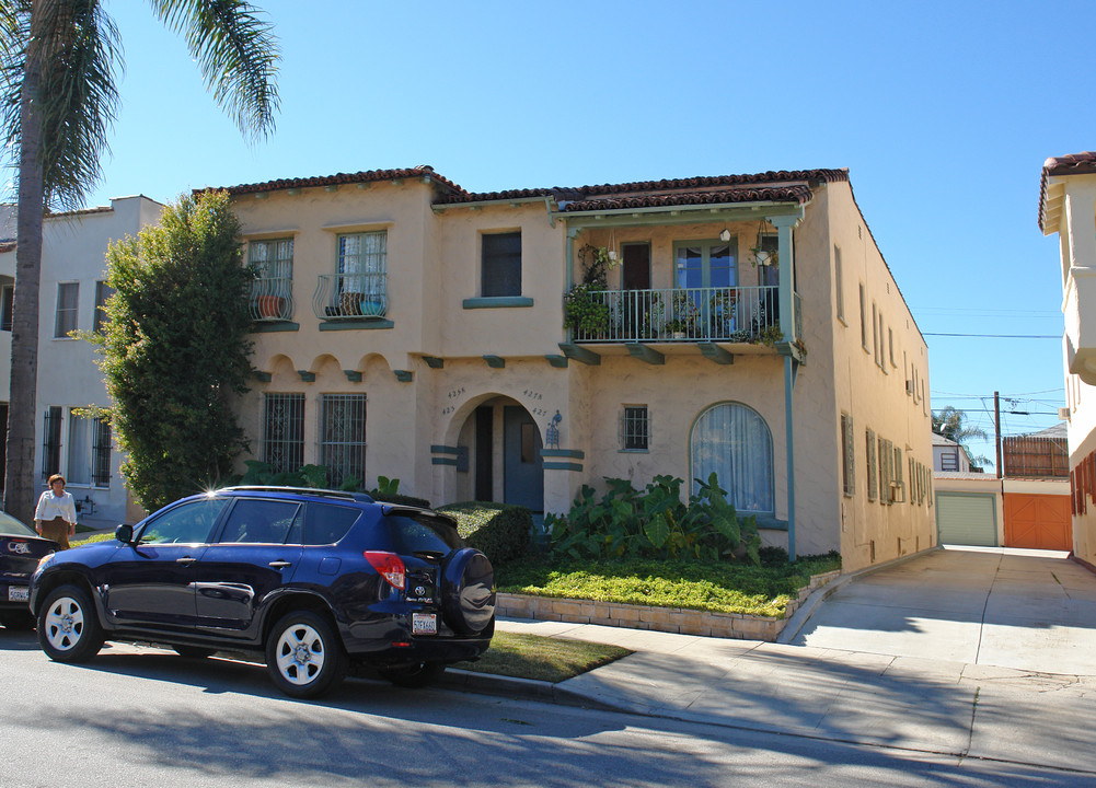 425 N Gardner St in Los Angeles, CA - Foto de edificio