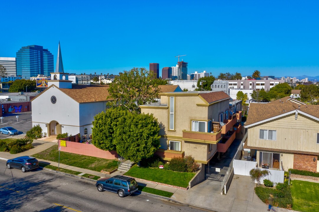 Centinela Apartments in Los Angeles, CA - Building Photo