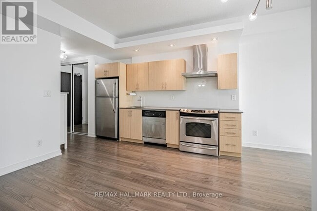 2221-165 Legion Rd N in Toronto, ON - Building Photo - Building Photo