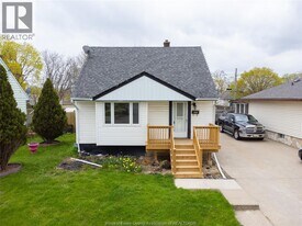 1951 Larkin Rd in Windsor, ON - Building Photo