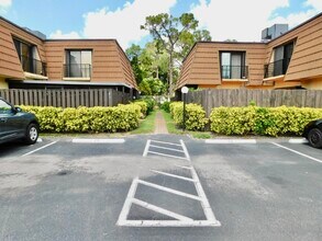 4155 Turnberry Cir in Greenacres, FL - Building Photo - Building Photo