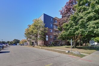 Dawson Road Apartments in Guelph, ON - Building Photo - Building Photo