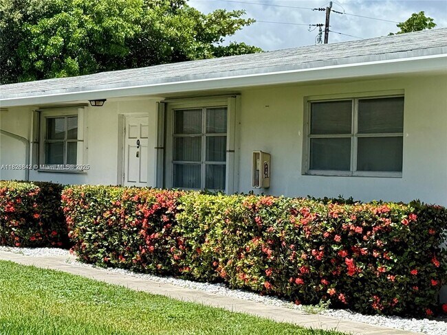 2222 Jackson St in Hollywood, FL - Building Photo - Building Photo