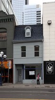 876 Yonge St in Toronto, ON - Building Photo