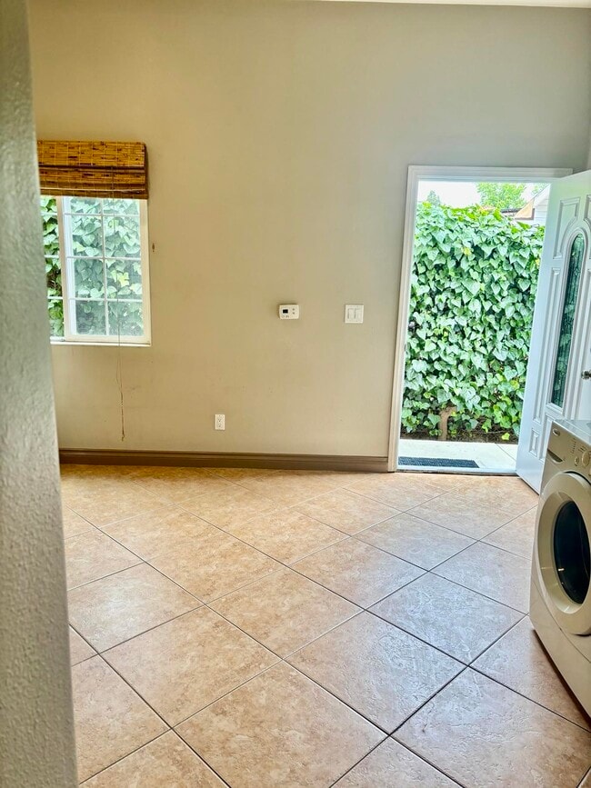 5849 White Oak Ave in Encino, CA - Building Photo - Building Photo