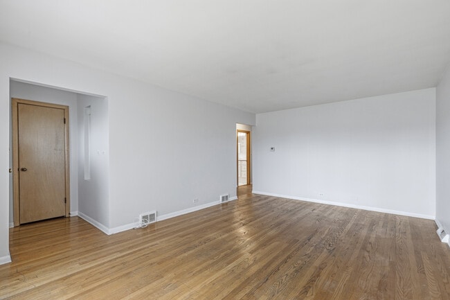 8736 N Ozark Ave in Niles, IL - Building Photo - Building Photo