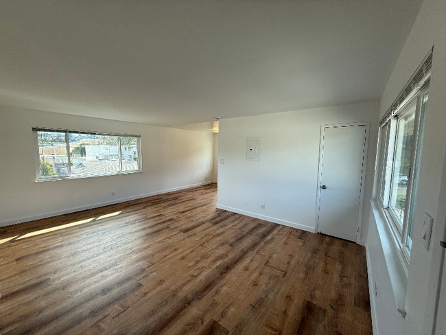 1205 Geraldine Way in Belmont, CA - Building Photo - Building Photo