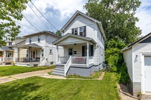 3242 Stanhope Ave in Cincinnati, OH - Building Photo
