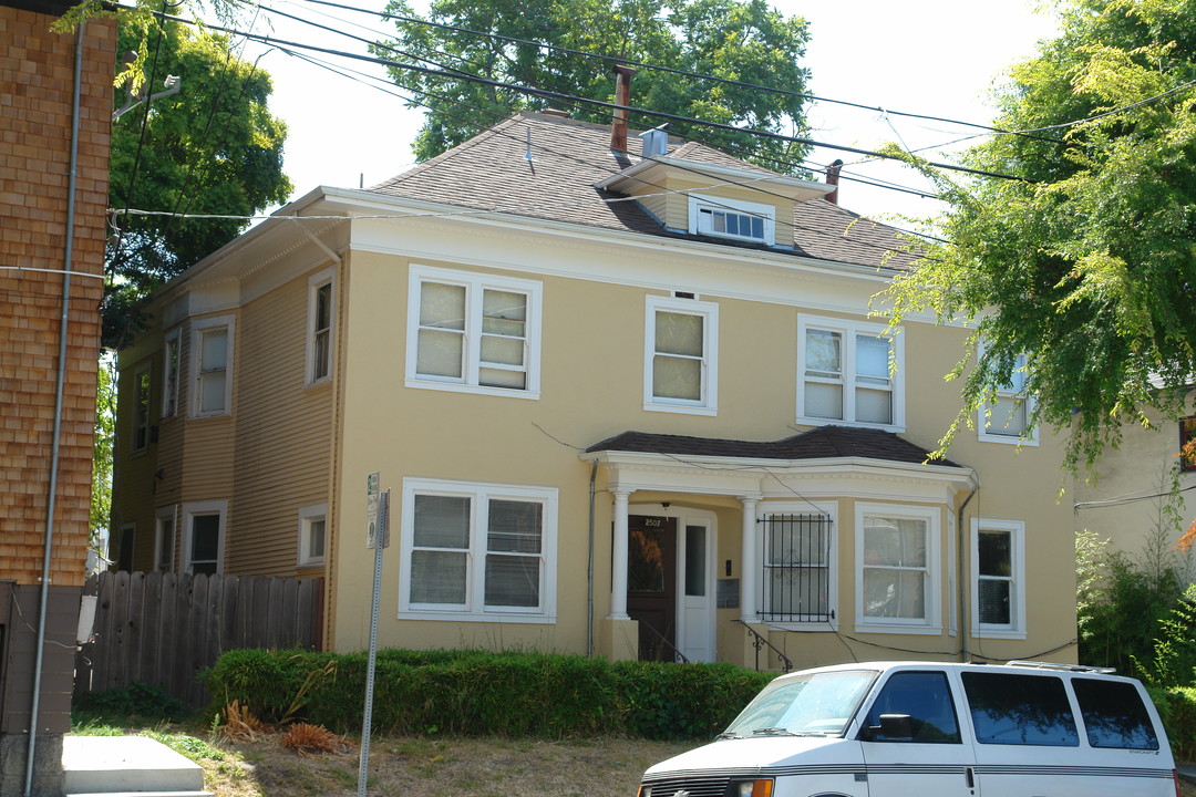 2705 Ellsworth St in Berkeley, CA - Building Photo